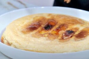 Pudin de queso con bizcochos Coral paso 6