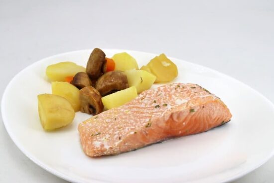 Salmón con cítricos y su guarnición