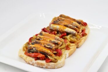 Tostas con sardinillas