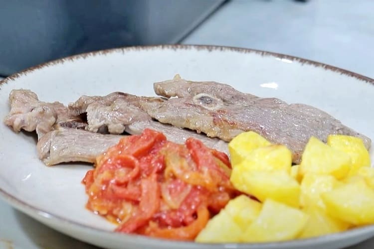 filetes de lomo con pimientos del piquillo paso 5