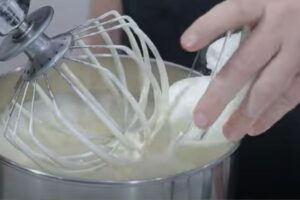 magdalenas de yogur fáciles paso 3