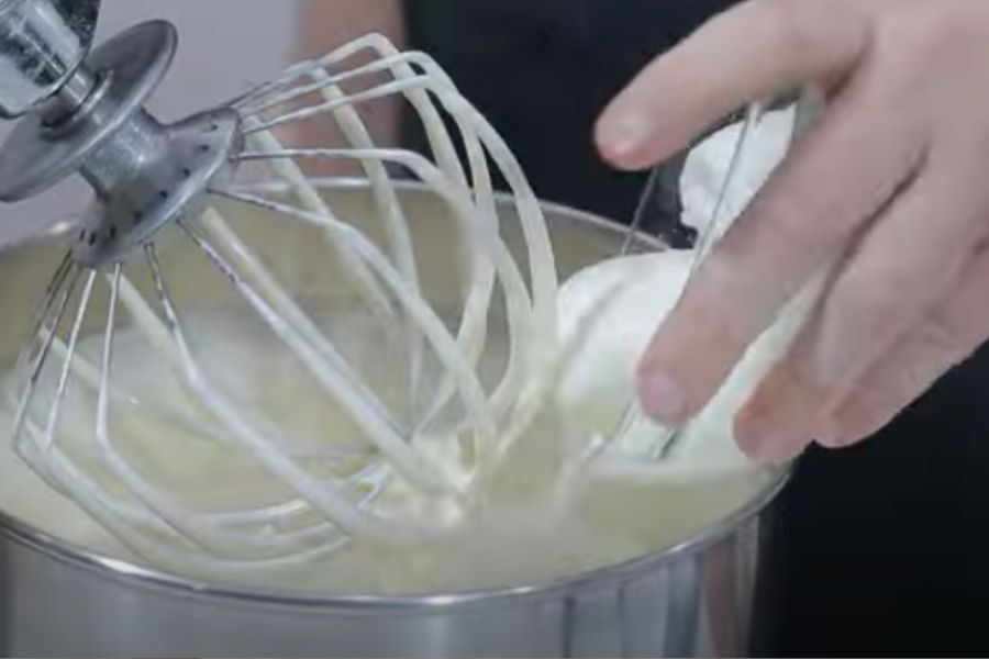 magdalenas de yogur fáciles paso 3