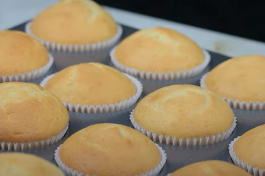 magdalenas de yogur fáciles paso 5