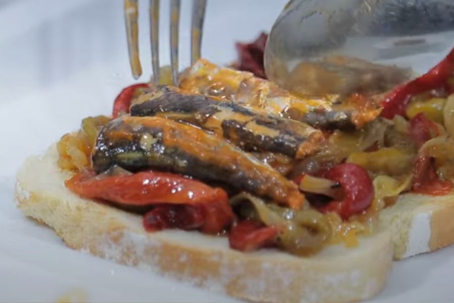 tostas de sardinillas paso 3