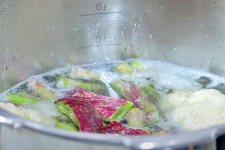 sopa de verduras con mollejas de pollo paso 1