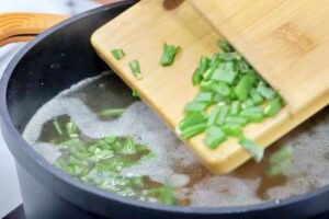 sopa de verduras con mollejas de pollo paso 3