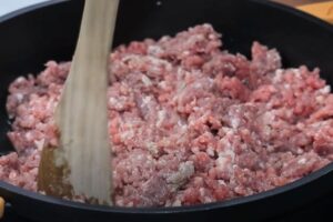 hojaldre relleno de carne y panceta paso 1