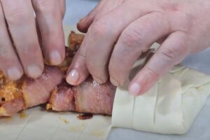 hojaldre relleno de carne y panceta paso 5