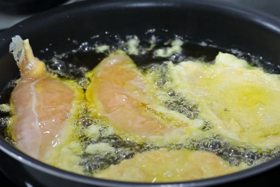 pechugas de pollo rebozadas con salsa paso 3