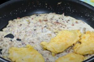 pechugas de pollo rebozadas con salsa paso 4