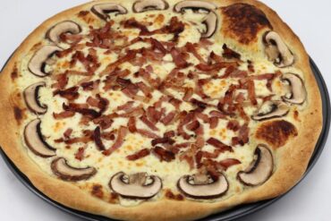 pizza carbonara con masa casera