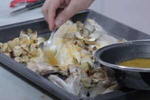 lubina salvaje a la espalda con berberechos 4