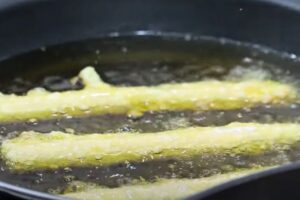 merluza en salsa con almejas y espárragos paso 2