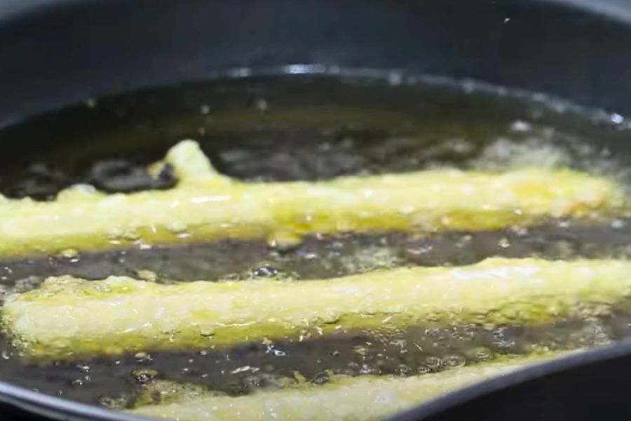 merluza en salsa con almejas y espárragos paso 2