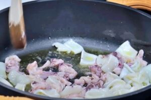 arroz cremoso con calamares y gambas paso 1