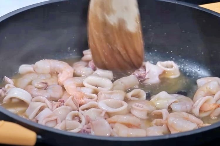 arroz cremoso con calamares y gambas paso 2