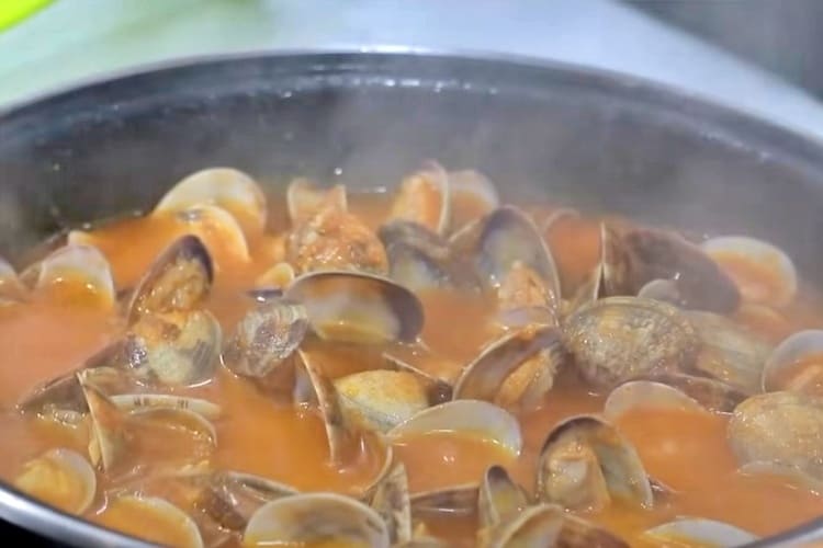 fabes con almejas asturianas paso 5