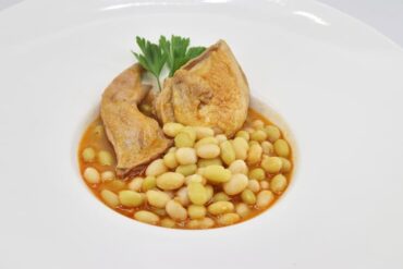 alubias pochas con estofado de codorniz principal