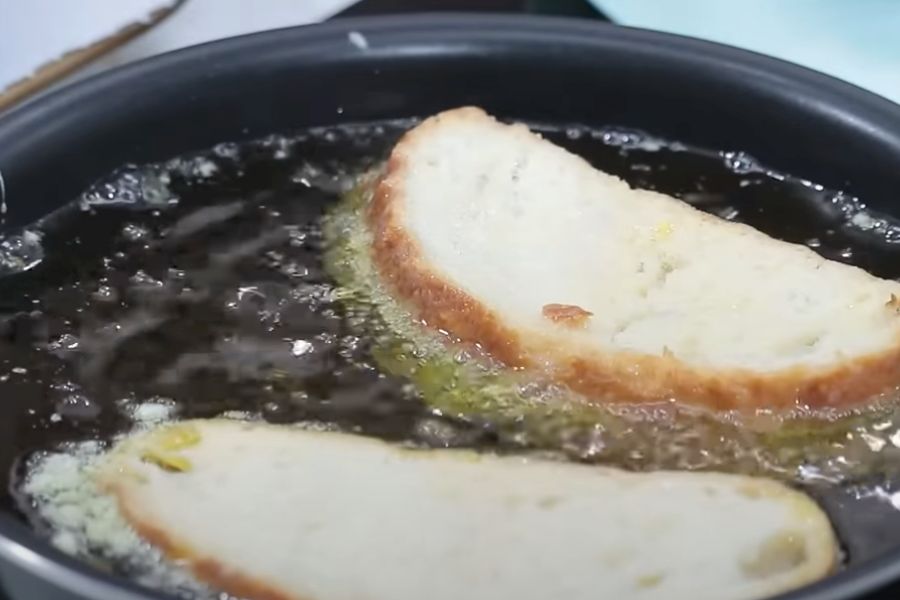 torrijas con crema y caramelo paso 3