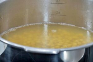 potaje de garbanzos muy económico paso 2
