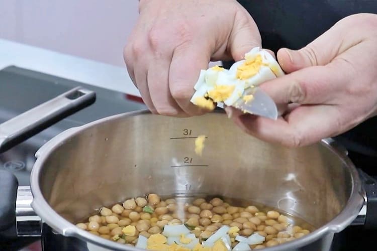 potaje de garbanzos muy económico paso 4
