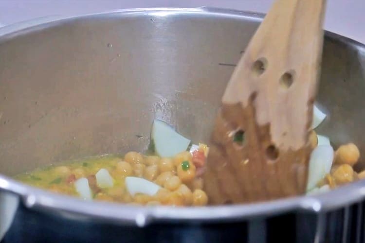 potaje de garbanzos muy económico paso 6
