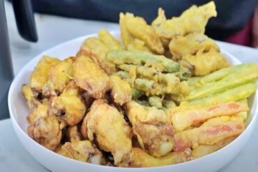 Pollo frito con tempura de verduras principal