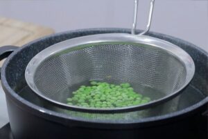 menestra con yema curada paso 3