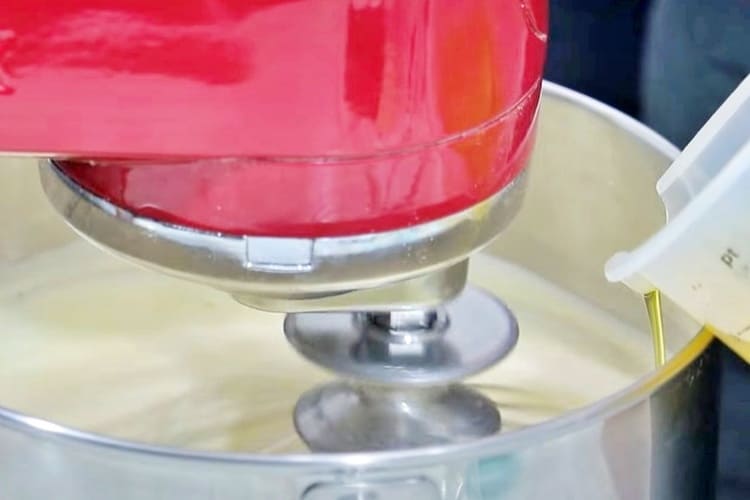 Magdalenas de limón y aceite de oliva paso 1