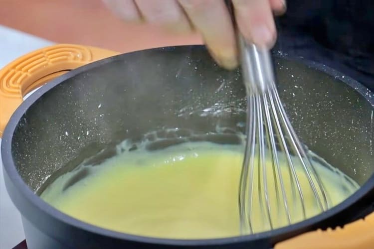 milhojas de crema y merengue paso 1