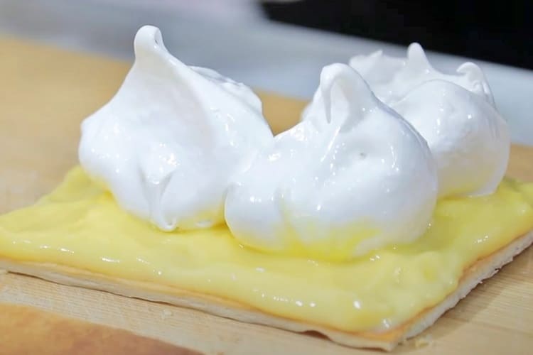 milhojas de crema y merengue paso 4