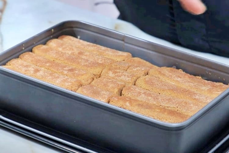 Tarta de la abuela con bizcochos Coral paso 5