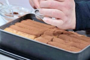 Tarta de la abuela con bizcochos Coral paso 6