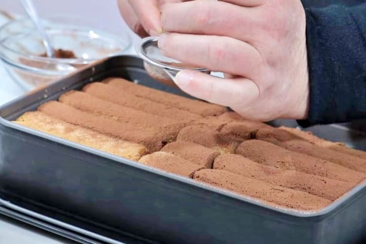 Tarta de la abuela con bizcochos Coral paso 6