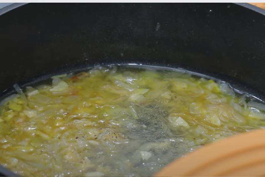 Brazuelos de conejo encebollados paso 1