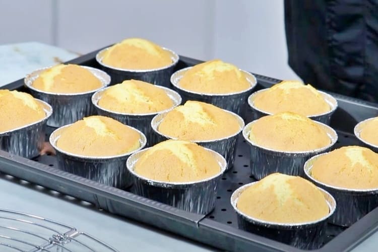 Magdalenas de limón y aceite de oliva paso final