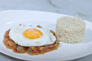 huevos con pisto y arroz blanco final