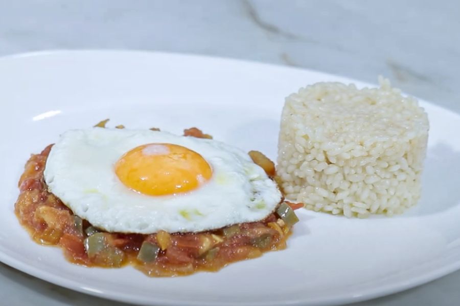 huevos con pisto y arroz blanco final