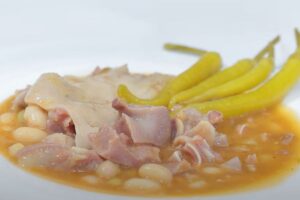 potaje de alubias con casquería paso final