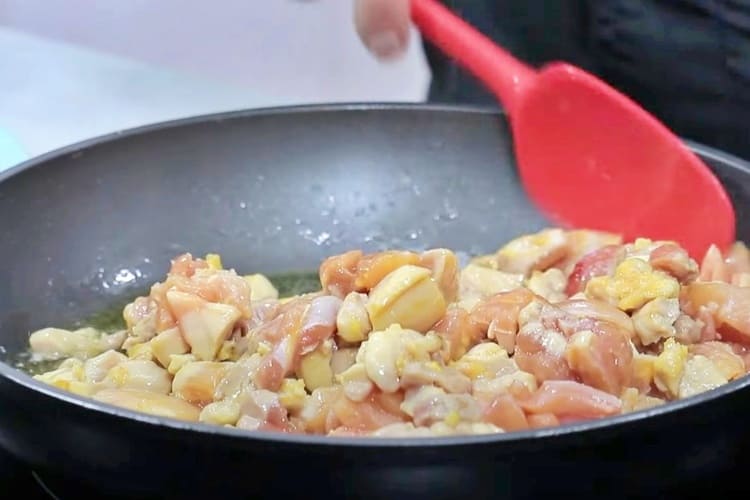 empanada de hojaldre de pollo y queso paso 1