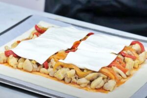 empanada de hojaldre de pollo y queso paso 2