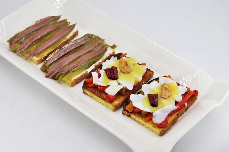 2 tostadas para una comida de celebración PRINCIPAL