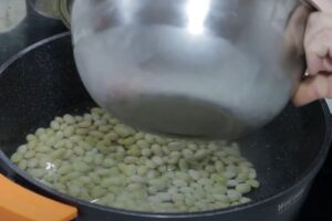 alubias blancas con manitas de cerdo paso 2