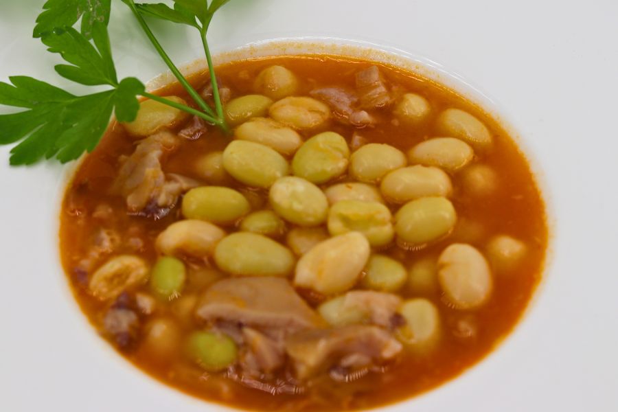 alubias blancas con manitas de cerdo portada