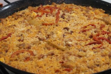 paella de arroz con casqueria de cerdo