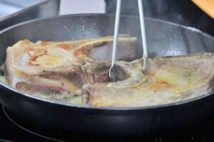 chuletón de cerdo con su guarnición paso 3