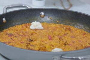 arroz con chipirones, paso final