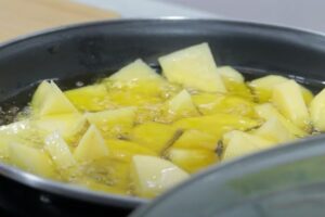 cordero con patatas y alcachofas paso 3