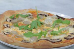 pizza familiar con masa casera paso final