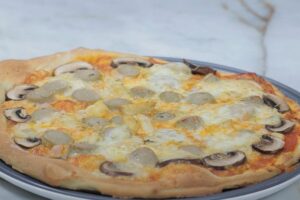 pizza familiar con masa casera paso 4